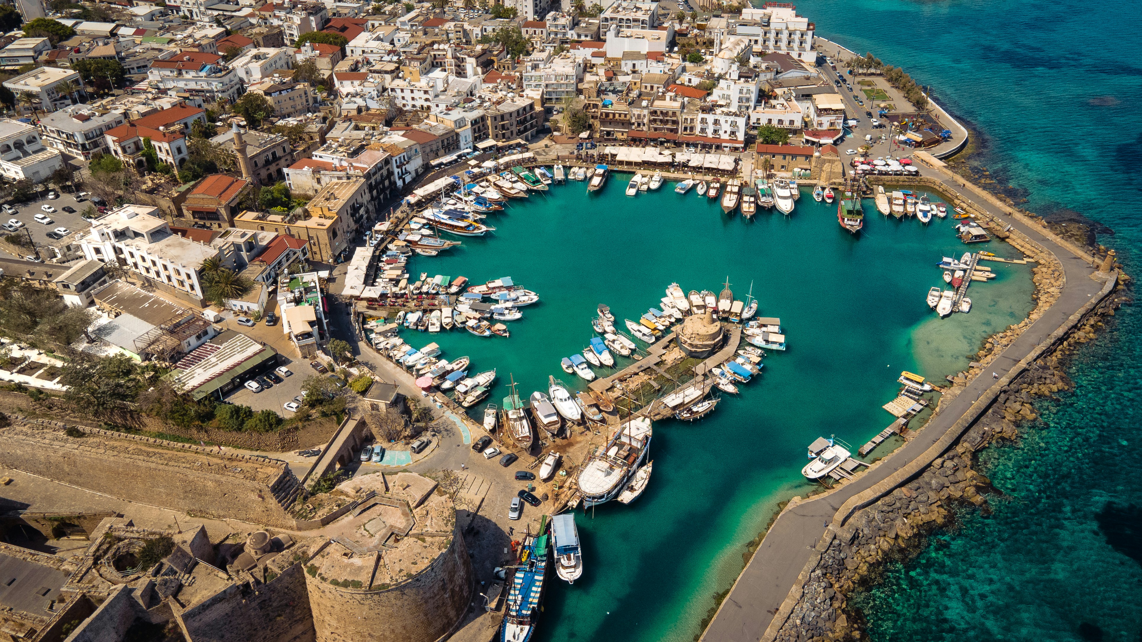 Barcas en el puerto de Latchi