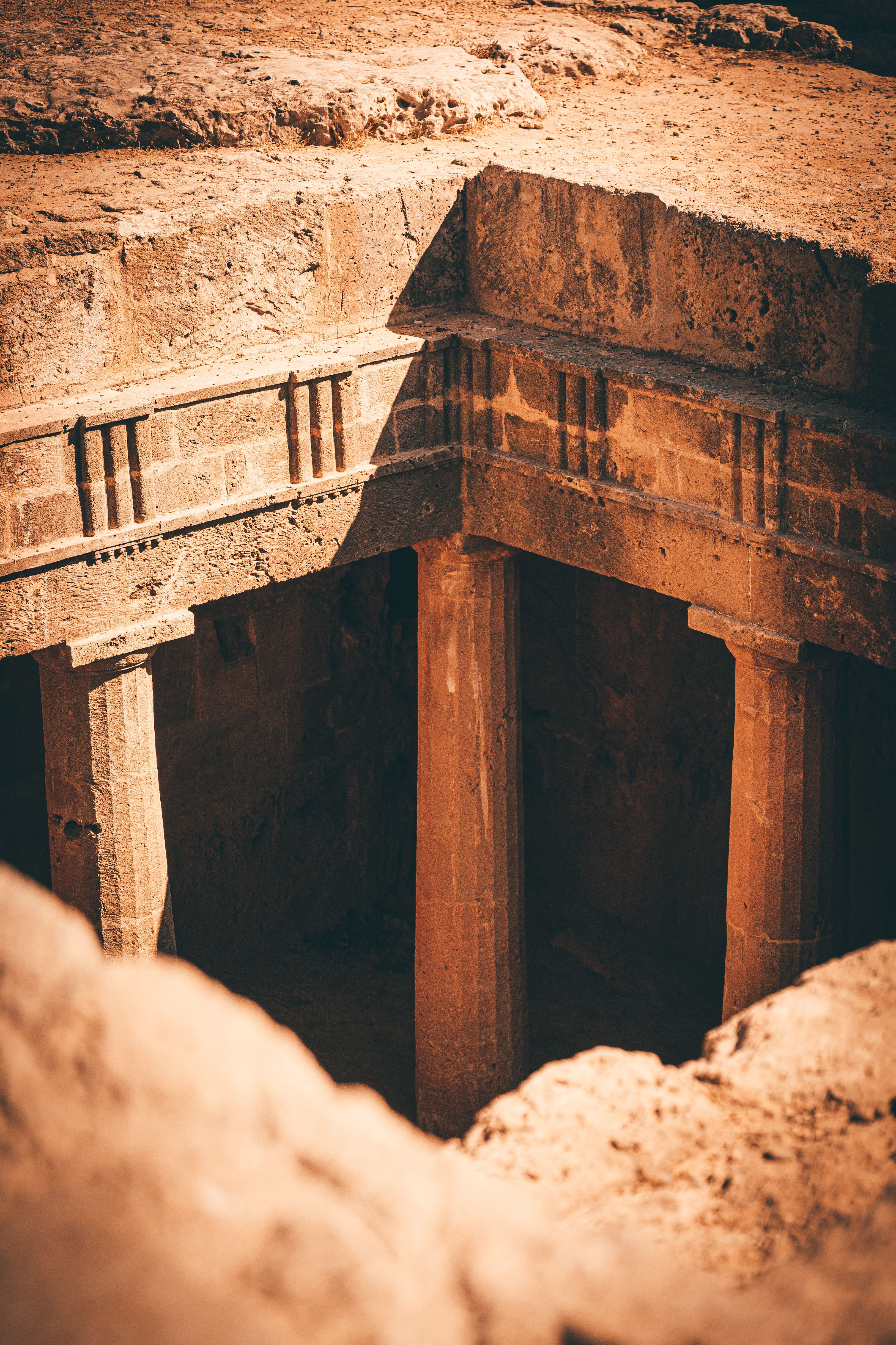Tumbas monumentales excavadas en roca en Pafos