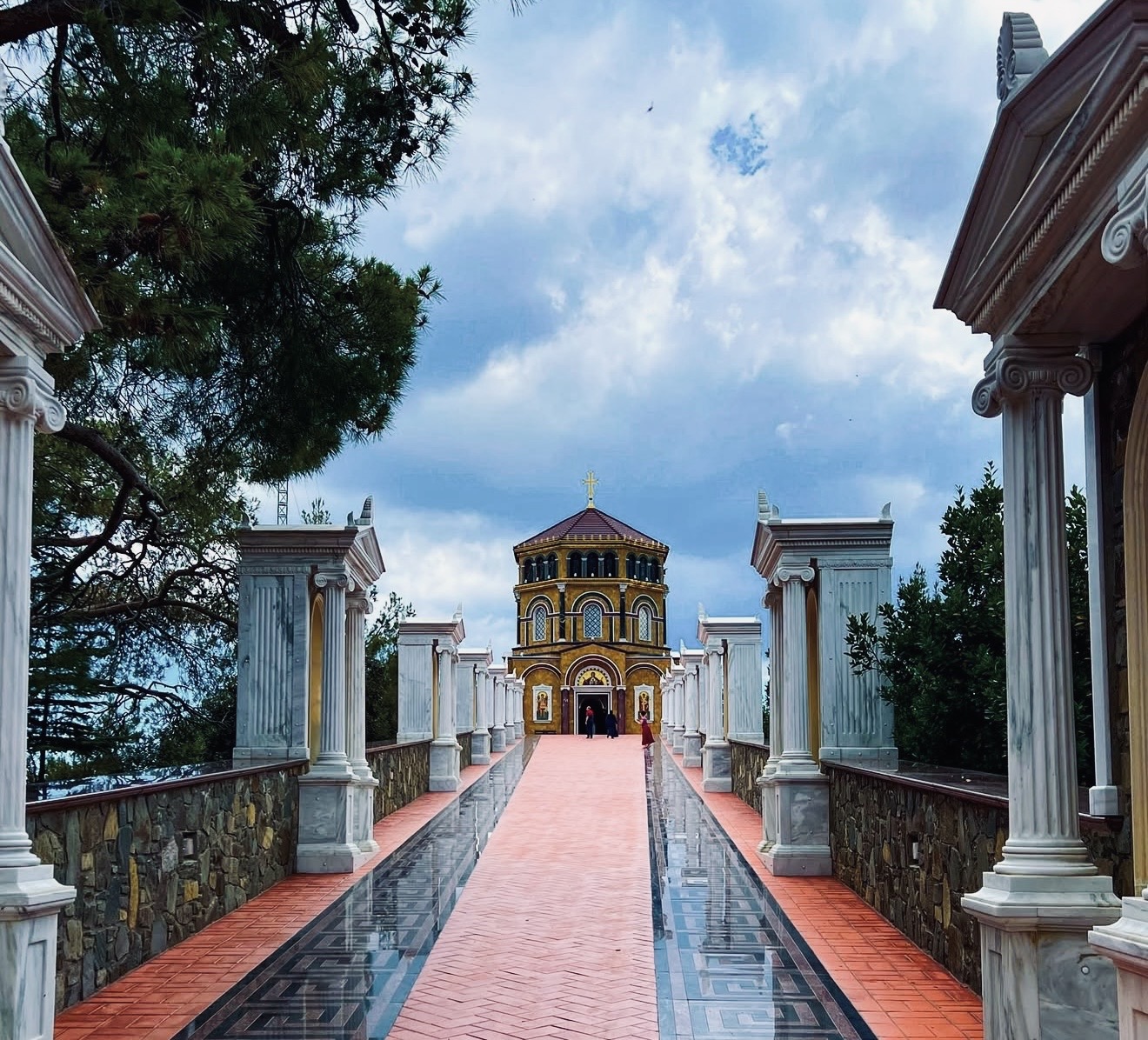 Monasterio de montaña en la región de Troodos