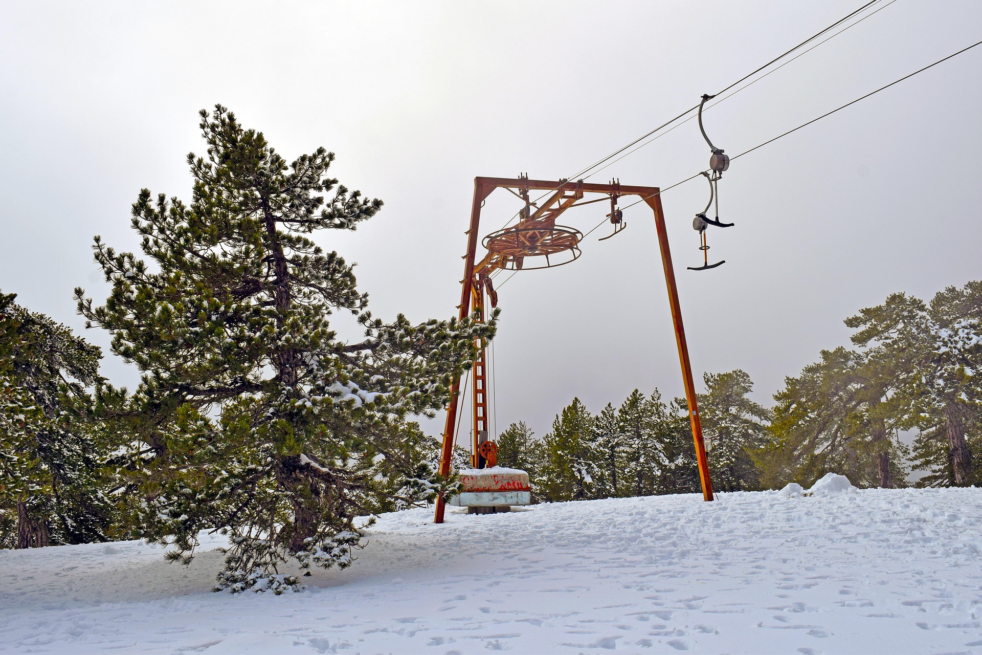 Nieve en las pistas de Troodos